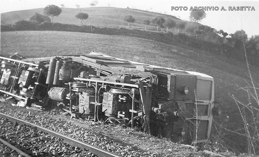 Anno 1954 - Locomotore deragliato in località Collatuccio