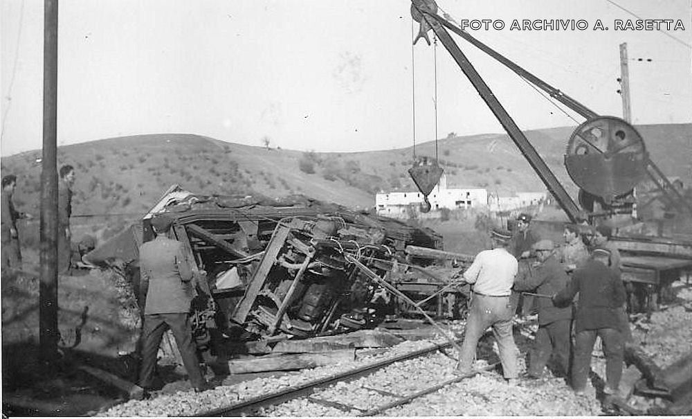 Anno 1954 - Recupero del locomotore deragliato in località Collatuccio