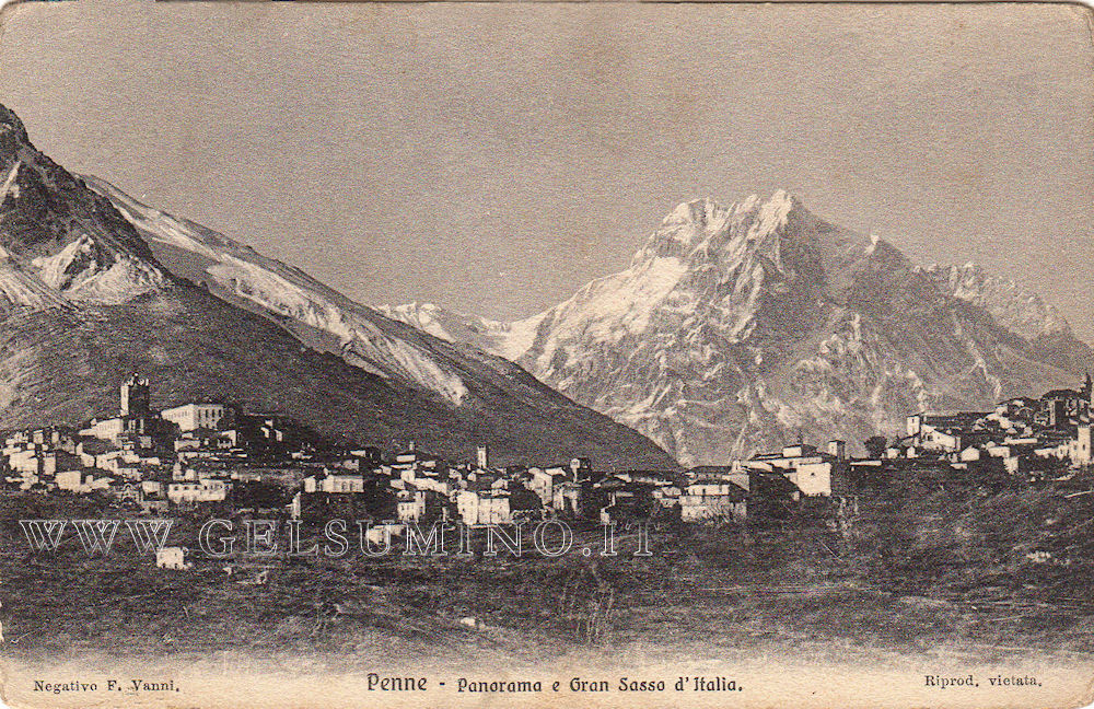 Anno 1906 - Panoramica di Penne con Gran Sasso per sfondo