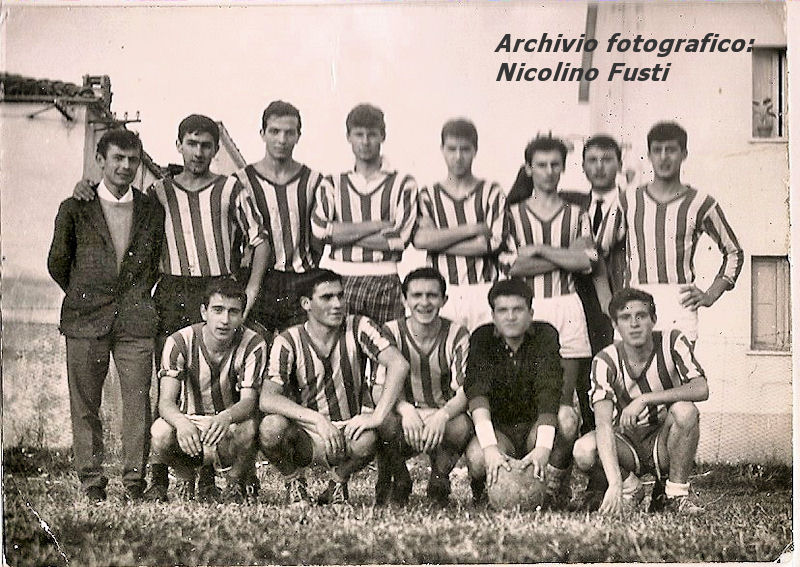 1963 - A Loreto Aprutino la squadra rappresentativa dei rioni di Penne