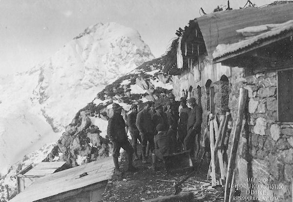 Rifugio Cadorna sul monte Pal Piccolo - anno 1916
