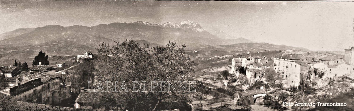 Penne, 15 aprile 1922 - Vista verso N-W dalla torre De Caesaris (a sin. Carmine, a dx Codacchio)
