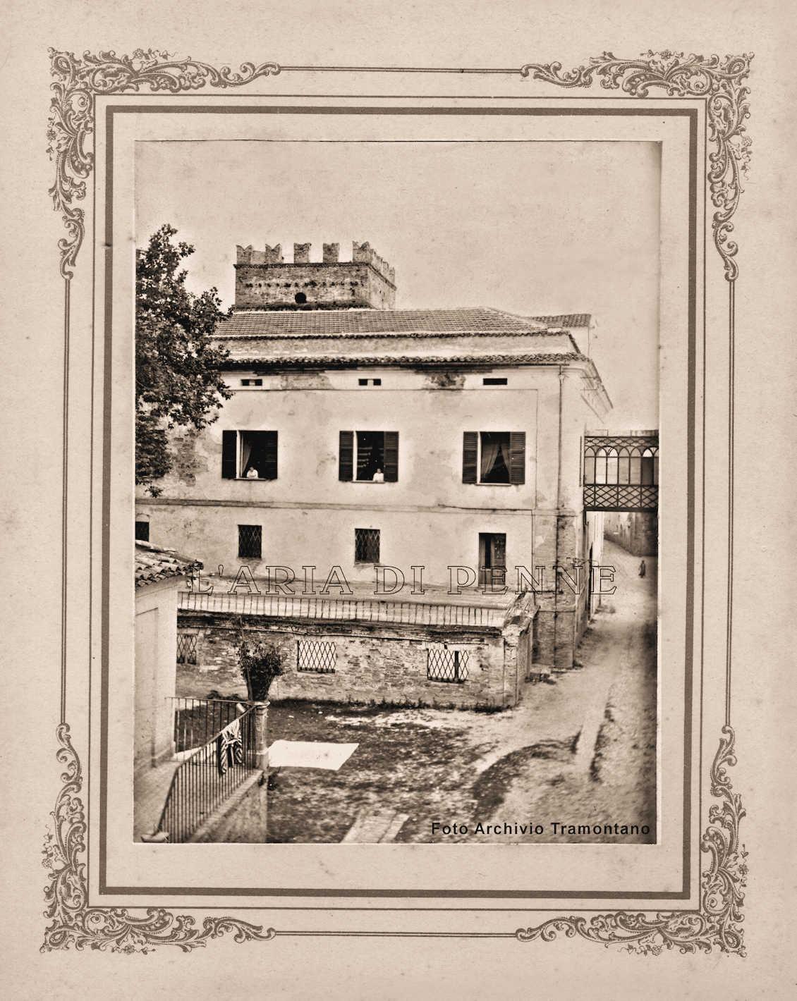 Penne, anno 1911: Palazzo de Caesaris visto da ovest