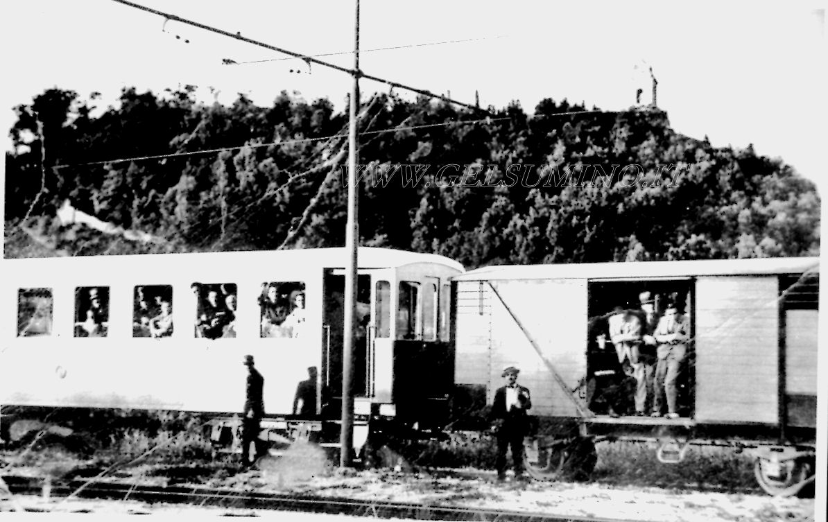 Stazione F.E.A. anni trenta. Sullo sfondo Colleromano