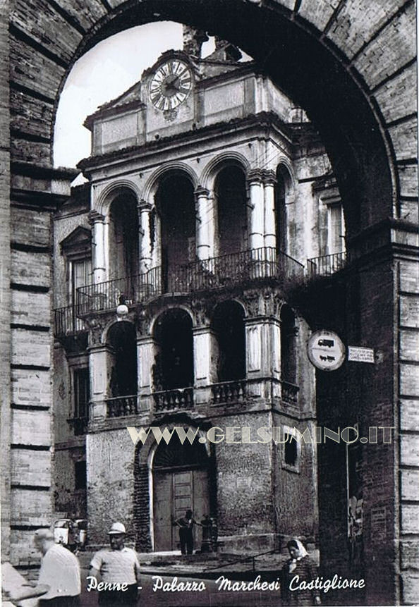 Penne: Palazzo Castiglione - Cartolina viaggiata anno 1968