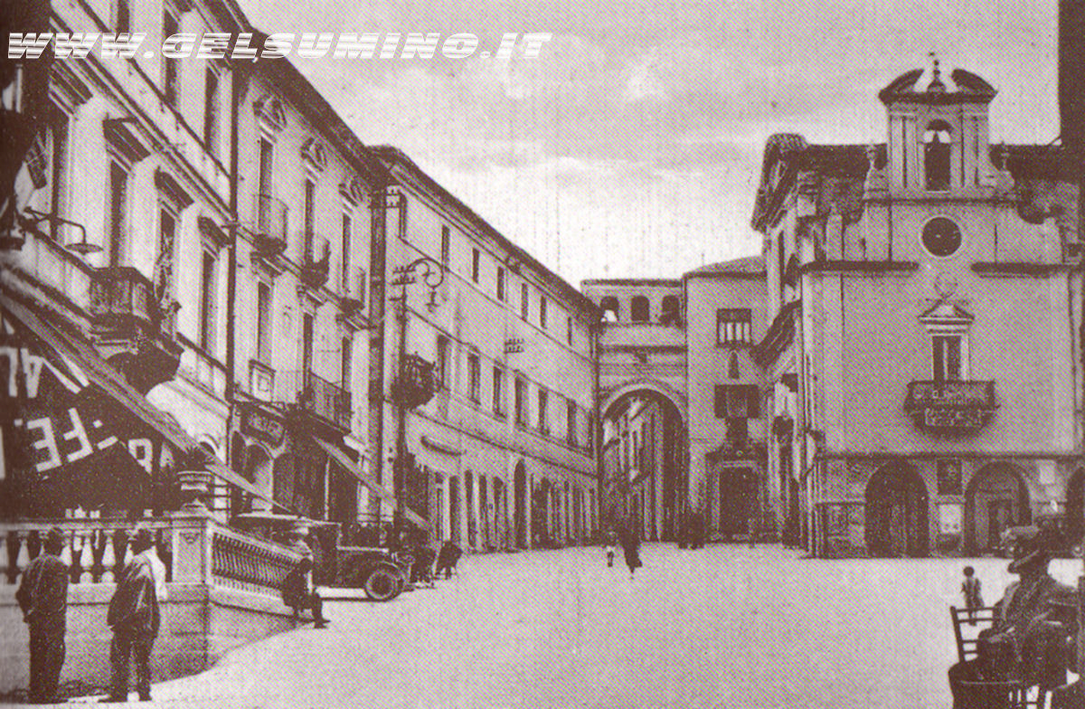 Piazza Luca da Penne ~ 1940