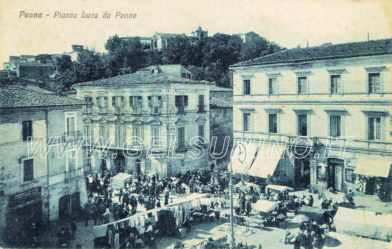 Piazza Luca da Penne ~ Giorno di mercato - 1920 circa